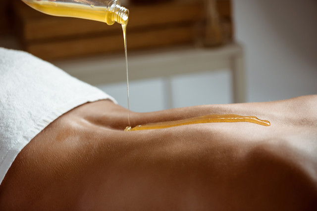 Медовий масаж у Києві, троещина © VF-Massage Studio Медовий масаж у Києві, троещина